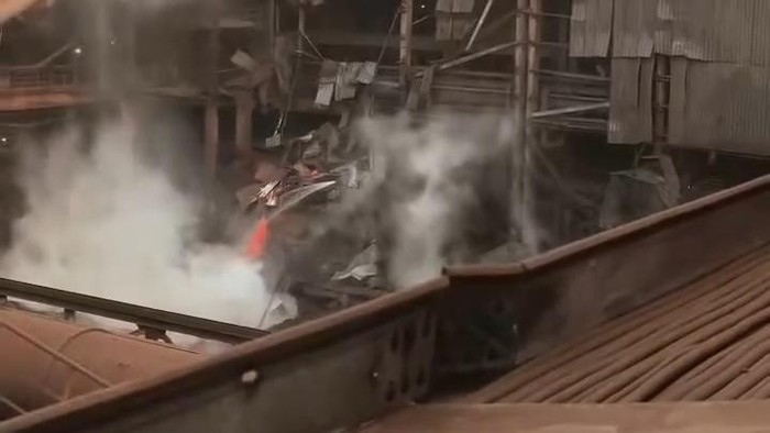 Tungku smelter di PT OSS Konawe meledak.