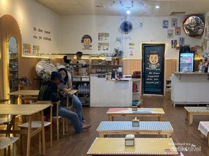 Asyiknya Berburu Jajanan Saat Sore