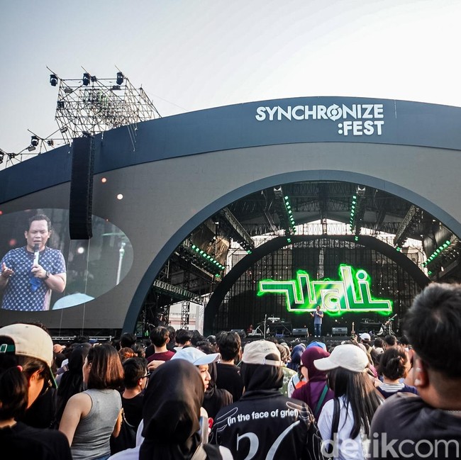 Wali Ajak Penonton Salawat dan Doakan Karhutla di Synchronize