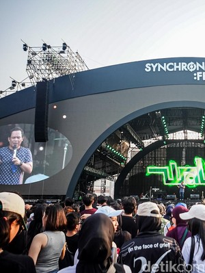 Wali Ajak Penonton Salawat dan Doakan Karhutla di Synchronize