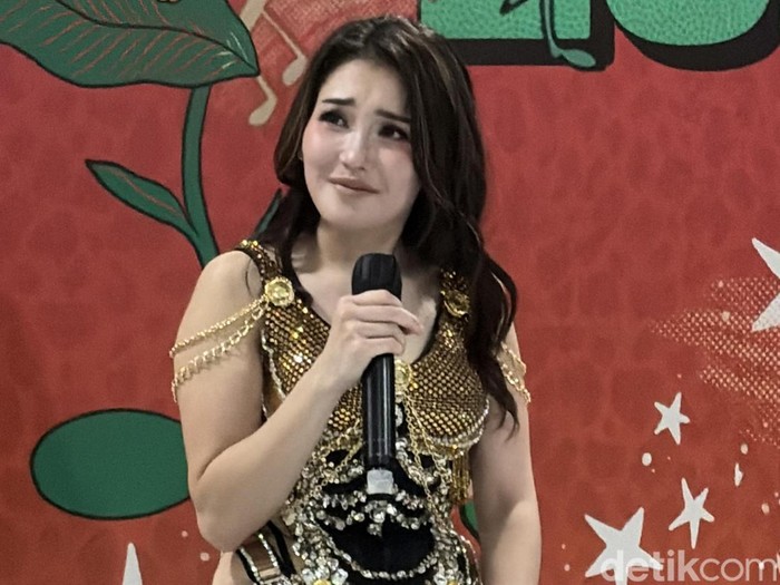 Ayu Ting Ting usai tampil di Synchronize