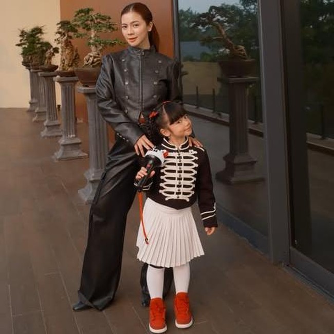 Mommy Siaga! Deretan Selebritas Ini Kawal Anak Gadis Nonton Konser Babymonster