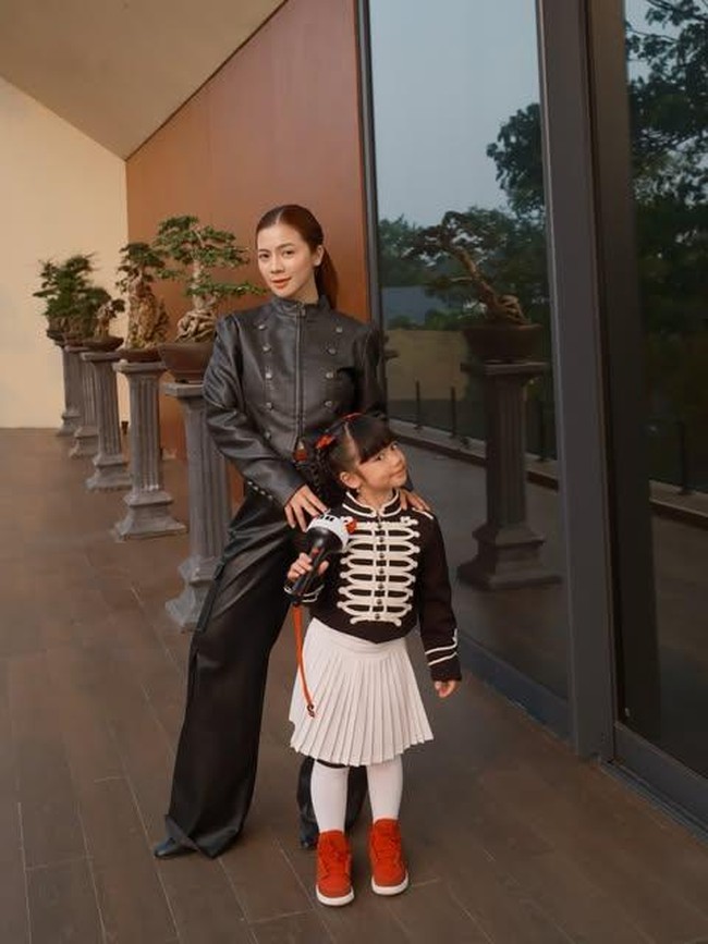 Mommy Siaga! Deretan Selebritas Ini Kawal Anak Gadis Nonton Konser Babymonster