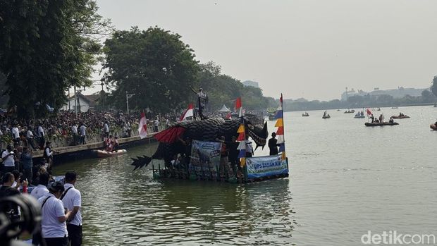 Festival Perahu di Danau Sunter. (Adhfar/detikcom)