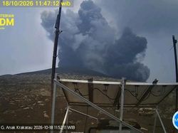 Abu Vulkanik Anak Krakatau Bergerak ke Barat Usai 6 Kali Erupsi