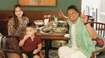 Manisnya Momen Indah Permatasari Rajin Masak Buat Keluarga