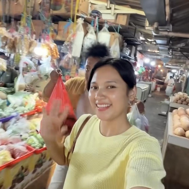 Manisnya Momen Indah Permatasari Rajin Masak Buat Keluarga
