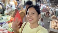 Manisnya Momen Indah Permatasari Rajin Masak Buat Keluarga