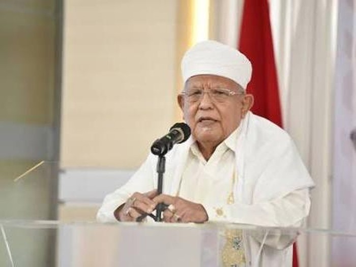 KH Syukron Makmun