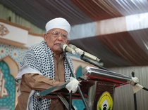 Profil KH Syukron Mamun, Sang Singa Podium yang Tutup Usia