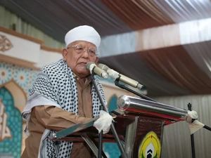 Profil KH Syukron Mamun, Sang Singa Podium yang Tutup Usia