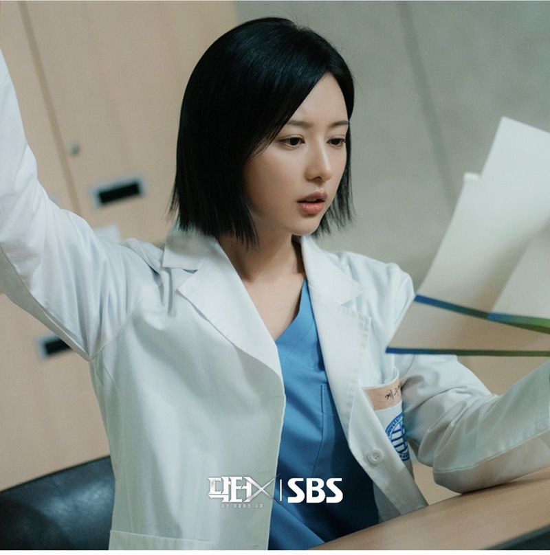 Kim Ji Won di Drama Korea Doctor X