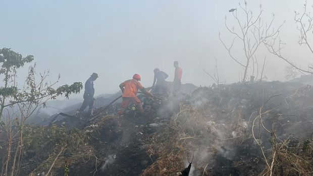 Kondisi terkini kebakaran TPA Parepare pukul 16.57 Wita, Minggu (18/10/2026). (Ardiansyah/detikSulsel) Kondisi terkini kebakaran TPA Parepare pukul 16.57 Wita, Minggu (18/10/2026).
