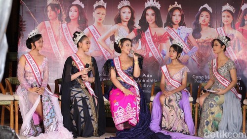 Konferensi pers Finalis Puteri Anak Remaja Bali di Gianyar, Minggu (18/10/2026). (Foto: AryoMahendro/detikBali)