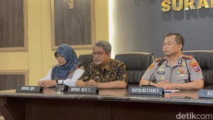 Konferensi pers penanganan kasus kematian anak disabilitas di Surabaya