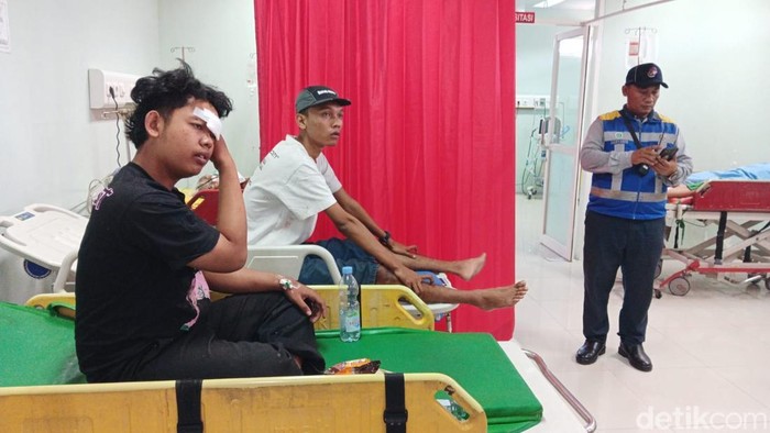 Korban kecelakaan rombongan suporter PSS di RSUD Caruban