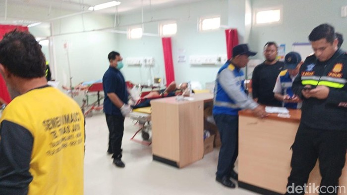 Korban kecelakaan rombongan suporter PSS di RSUD Caruban