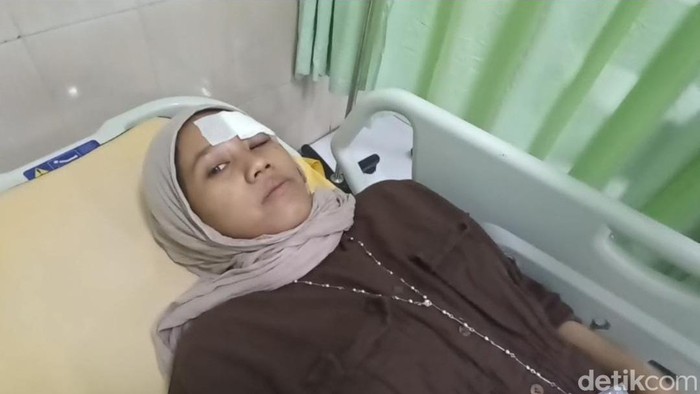 Korban luka bus pariwisata kecelakaan di Tol Ngawi