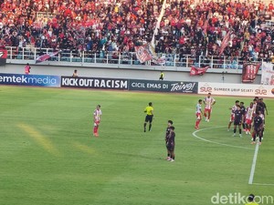 10 Pemain Deltras FC Tahan Imbang Persis Solo 3-3