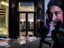 Demo Ricuh di Prancis, 1.800 Orang Ditangkap-150 Polisi Terluka