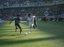 Momen PSS-Persebaya Kompak Heningkan Cipta untuk 4 Suporter Tewas Kecelakaan