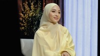 Menurut Nikita Willy, dakwah tidak selalu harus dilakukan di atas mimbar. Salah satu tanggung jawab kita sebagai seorang Muslim adalah mengajak kepada kebaikan/berdakwah. Namun, berdakwah tidak selalu harus berdiri di atas mimbar atau berbicara di hadapan banyak orang. Dakwah juga bisa hadir melalui hal-hal sederhana yang kita lakukan setiap hari, tulisnya dilihat di Instagram, Minggu (18/10/2026). (Foto: dok Instagram nikitawillyofficial94)