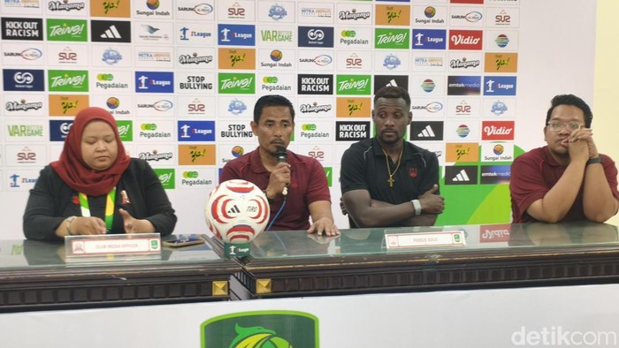 Nurcholis Majid bersama  Bernard Henri Cedric Doumbia
