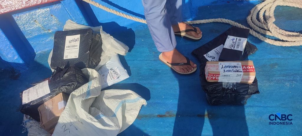 Paket yang dikirim dari Banda Aceh ke Pulau Breueh. (CNBC Indonesia/Maesaroh) Paket yang dikirim dari Banda Aceh ke Pulau Breueh. (CNBC Indonesia/Maesaroh)