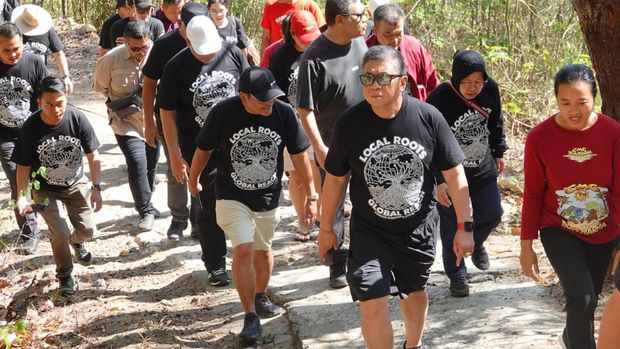 PDIP di Pantai Clungup Malang PDIP di Pantai Clungup Malang