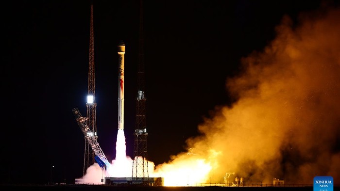 Peluncuran satelit AI di China.