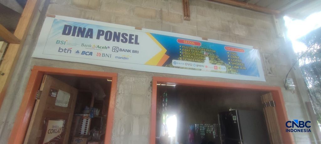 Penjual jasa pembayaran belanja online di Pulau Breueh, Aceh. (CNBC Indonesia/Maesaroh) Penjual jasa pembayaran belanja online di Pulau Breueh, Aceh. (CNBC Indonesia/Maesaroh)