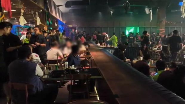 Polda Riau dan BNNP Riau menggerebek 8 tempat hiburan malam di Kota Pekanbaru, Sabtu (17/10/2026).