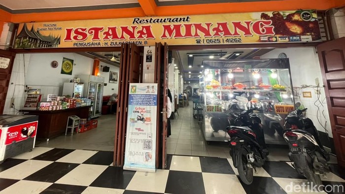 Restoran Istana Minang Parapat. (Foto: Finta Rahyuni/detikSumut)