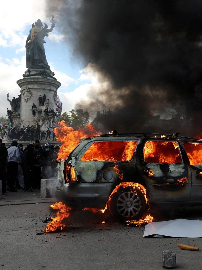 Ribuan Demonstran Turun ke Jalan di Paris, Protes Biaya Hidup dan Layanan Publik