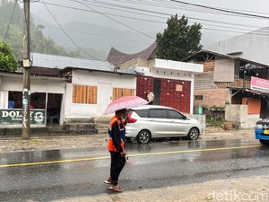 Danau Toba Kembali Diguyur Hujan, Warga Berharap Kabut Asap Segera Hilang