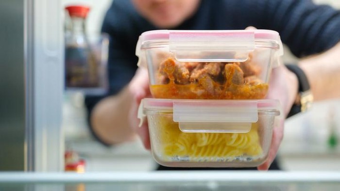 Simpan makanan di kulkas