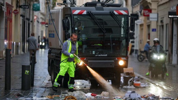 Sisa Kerusuhan Warnai Jalanan Marseille, Petugas Turun Bersihkan Kota