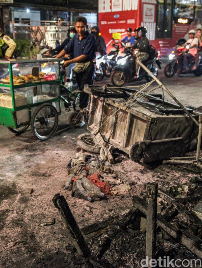 Tawuran Manggarai Sisakan Kerugian, Lapak Pedagang Rusak dan Barang Hilang