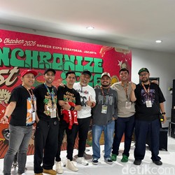 Bikin Haru! Indro Warkop Nangis Kenang Dono dan Kasino di Synchronize Fest 2026