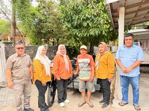 Andre Rosiade Respons Aspirasi Warga, Pedagang Ikan Terima Becak Motor