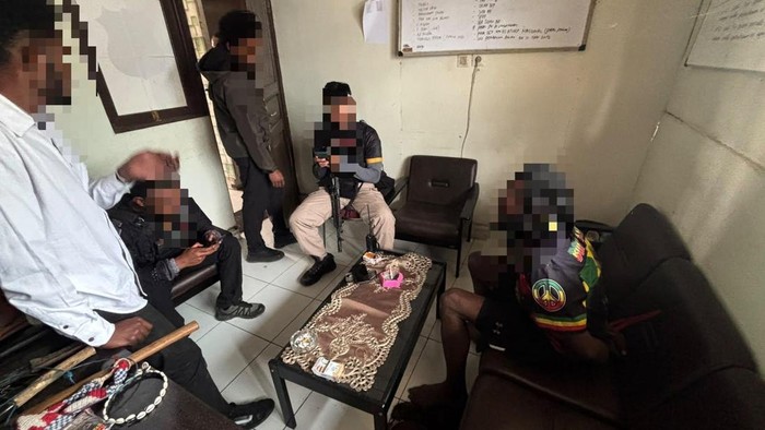 Anggota KKB berinisial PW ditangkap setelah buron lima tahun di Puncak, Papua Tengah.