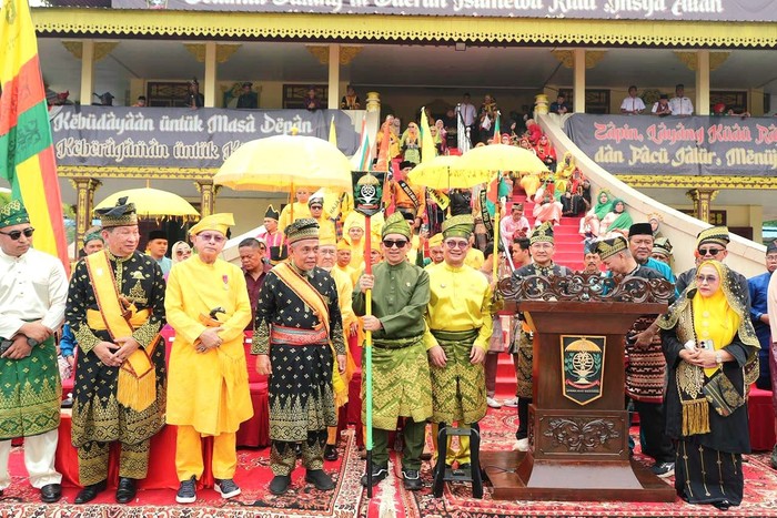 Arak-Arakan Keberagaman Riau 2026, Menbud Tekankan Pelestarian Budaya