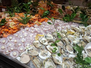 Mewah! Puas Makan Seafood Segar dan Aneka Menu Asia di Hotel Bintang 5