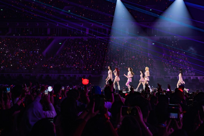 Penampilan BABYMONSTER di konser 2026-27 BABYMONSTER WORLD TOUR [CHOOM] IN JAKARTA pada Sabtu (17/10/2026) di Indonesia Arena, Jakarta Pusat.