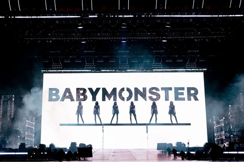 Penampilan BABYMONSTER di konser 2026-27 BABYMONSTER WORLD TOUR [CHOOM] IN JAKARTA pada Sabtu (17/10/2026) di Indonesia Arena, Jakarta Pusat.