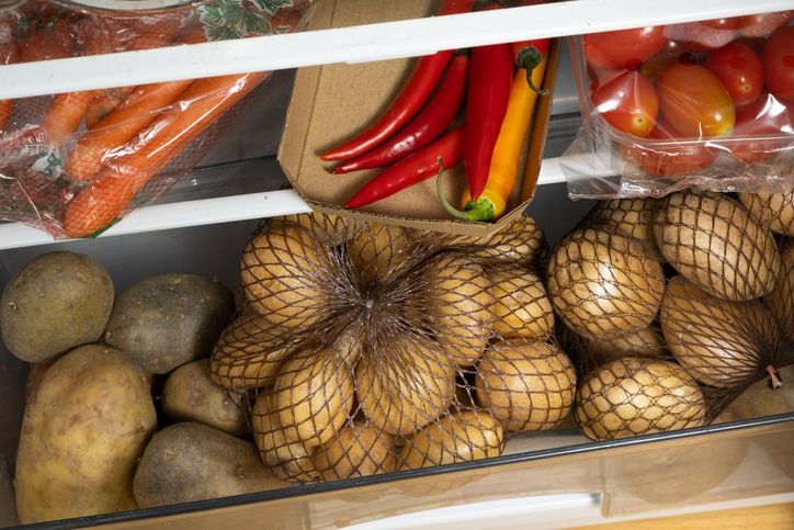 Bahan makanan yang tidak boleh disimpan dalam kulkas, meliputi kentang, bawang, hingga roti.