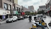 Satu Ban Digembok, Aksi Denza B8 Masih Bisa Jalan Pakai Tiga Roda Jadi Sorotan