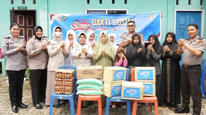 Bidhumas Polda Riau menyalurkan bantuan sempako ke panti asuhan dalam rangka memperingati HUT ke-75 Humas Polri, Senin (19/10/2026).