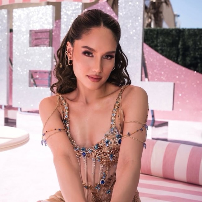 Gaya Cinta Laura Nonton Victorias Secret Fashion Show, Sukses Bikin Terpana!