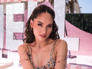 Gaya Cinta Laura Nonton Victorias Secret Fashion Show, Sukses Bikin Terpana!